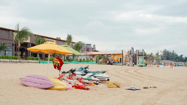 Quelles sont les meilleures pratiques pour camper en région de savane pendant la saison sèche?