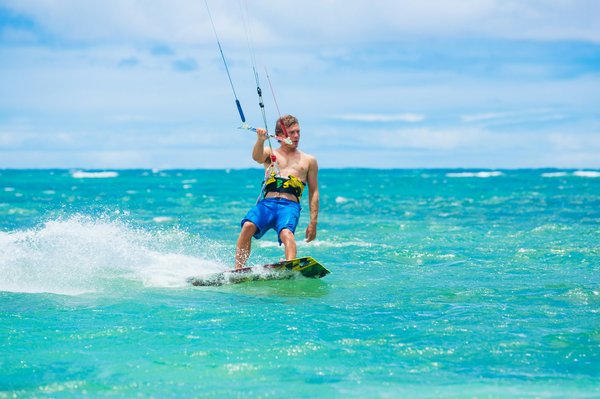 Où trouver les meilleures plages pour le kitesurf à Zanzibar?